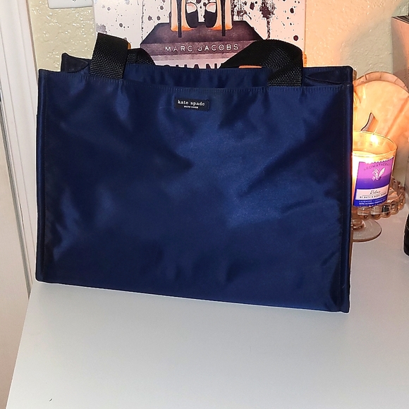 kate spade Handbags - Like new! Kate Spade Navy Blue Nylon shoulder bag, excellent condition